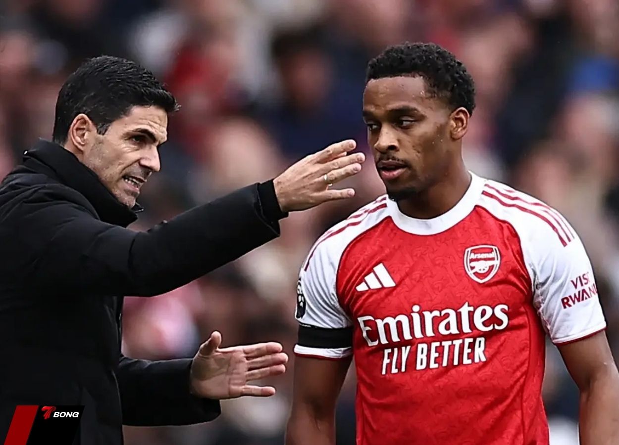 Quyền tự quyết của Arsenal trong cuộc đua song mã